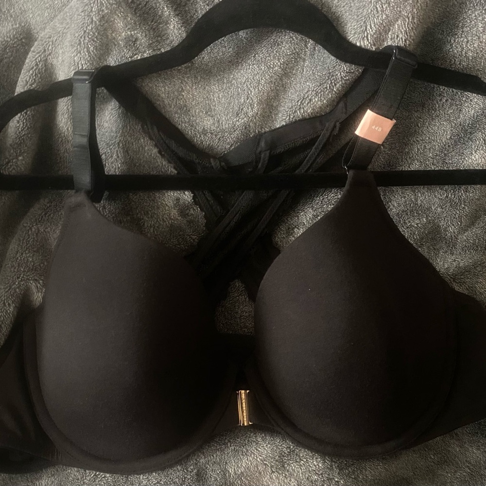 Cacique Lightly Lined Black T-shirt Bra, Front Closure, Lace Racerback 44B